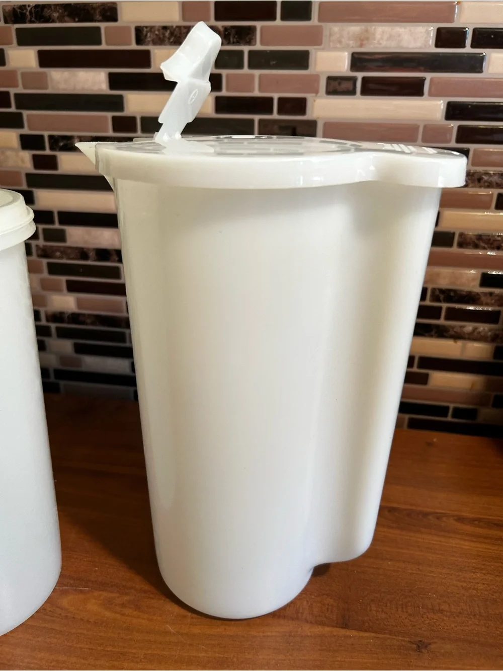 Vintage Tupperware White Plastic Pitcher Set - Durable Kitchen Drinkware